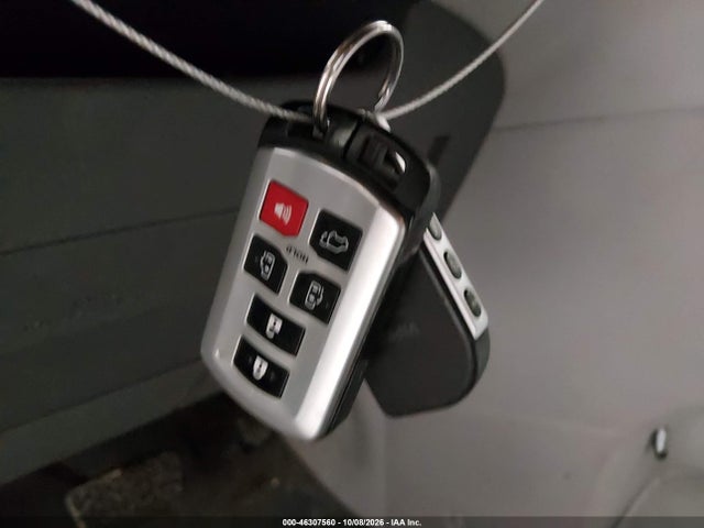 46307560 :رقم المزاد ، 5TDDZ3DC5JS197260 vin ، 2018 Toyota Sienna Xle 7 Passenger مزاد بيع