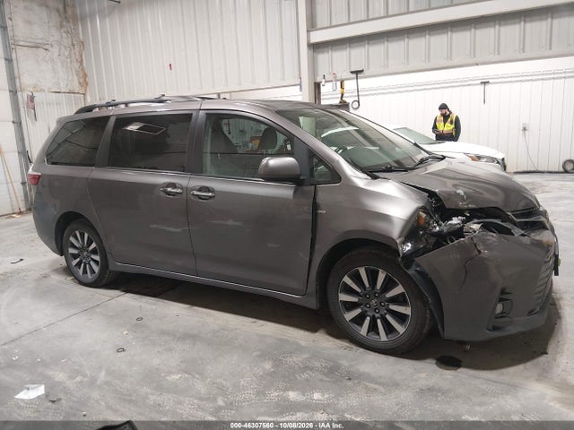 46307560 :رقم المزاد ، 5TDDZ3DC5JS197260 vin ، 2018 Toyota Sienna Xle 7 Passenger مزاد بيع