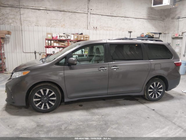 46307560 :رقم المزاد ، 5TDDZ3DC5JS197260 vin ، 2018 Toyota Sienna Xle 7 Passenger مزاد بيع