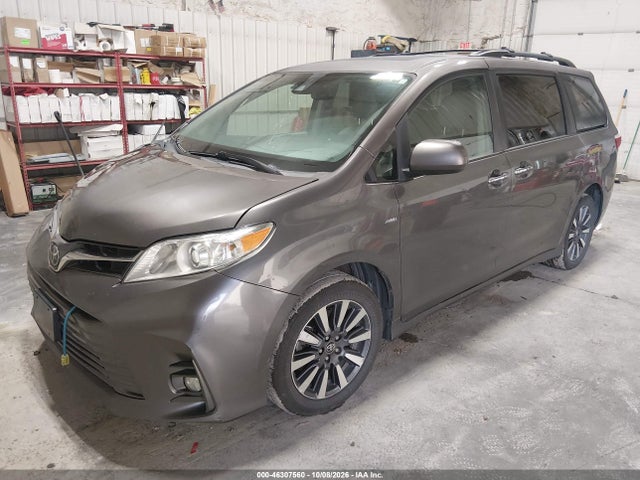 46307560 :رقم المزاد ، 5TDDZ3DC5JS197260 vin ، 2018 Toyota Sienna Xle 7 Passenger مزاد بيع