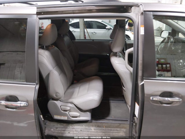 46307560 :رقم المزاد ، 5TDDZ3DC5JS197260 vin ، 2018 Toyota Sienna Xle 7 Passenger مزاد بيع