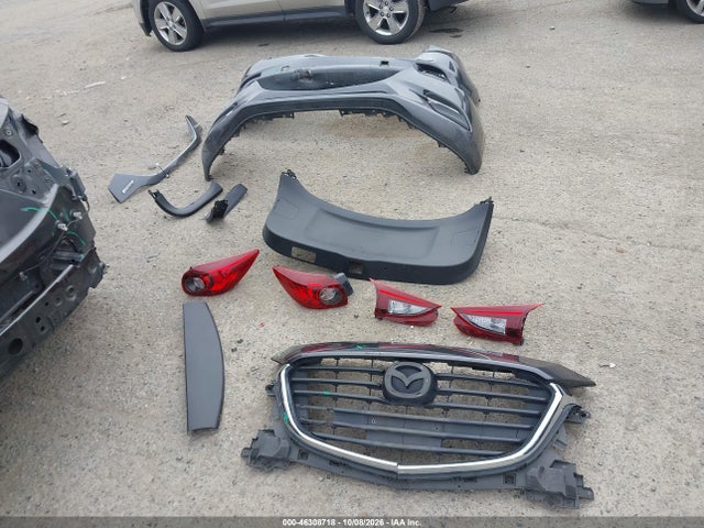 46308718 :رقم المزاد ، 3MZBN1L34JM160108 vin ، 2018 Mazda Mazda3 Touring مزاد بيع