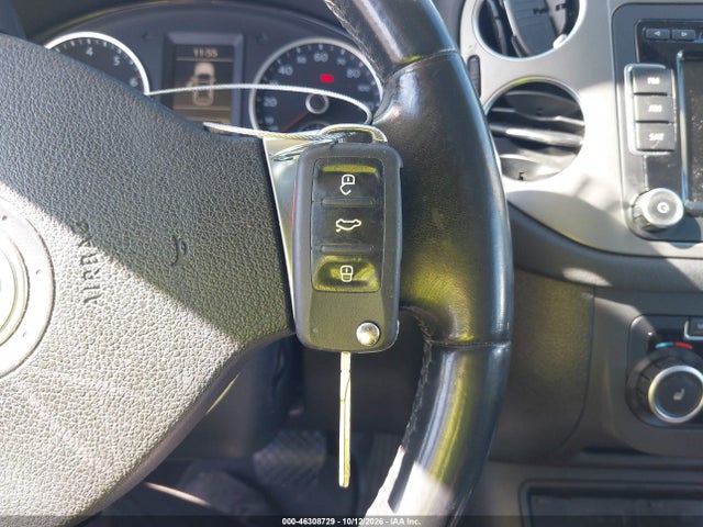 2010 Volkswagen Tiguan Sel მანქანა იყიდება აუქციონზე, vin: WVGBV7AX8AW525039, აუქციონის ნომერი: 46308729