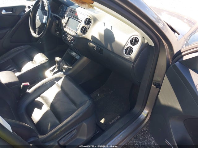 2010 Volkswagen Tiguan Sel მანქანა იყიდება აუქციონზე, vin: WVGBV7AX8AW525039, აუქციონის ნომერი: 46308729