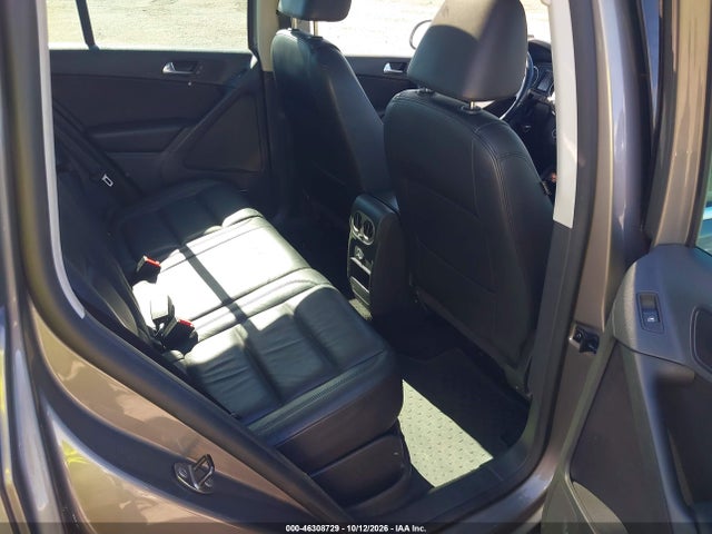 2010 Volkswagen Tiguan Sel მანქანა იყიდება აუქციონზე, vin: WVGBV7AX8AW525039, აუქციონის ნომერი: 46308729