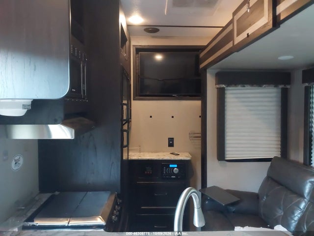 46309775 :رقم المزاد ، 4YDE29V20JF815753 vin ، 2018 Keystone Other مزاد بيع