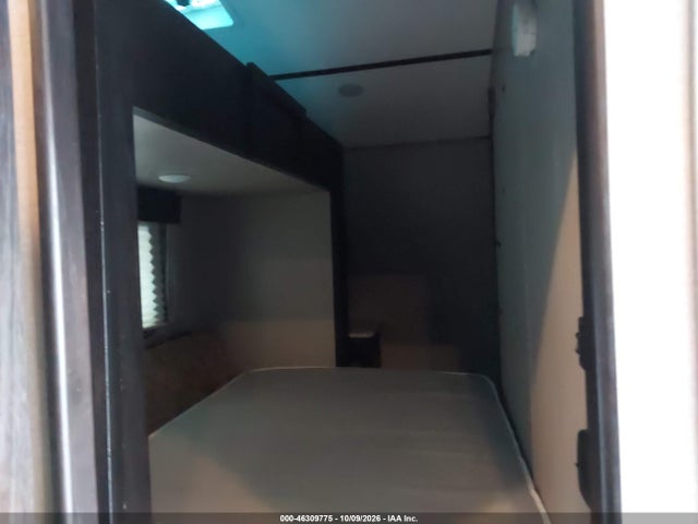46309775 :رقم المزاد ، 4YDE29V20JF815753 vin ، 2018 Keystone Other مزاد بيع