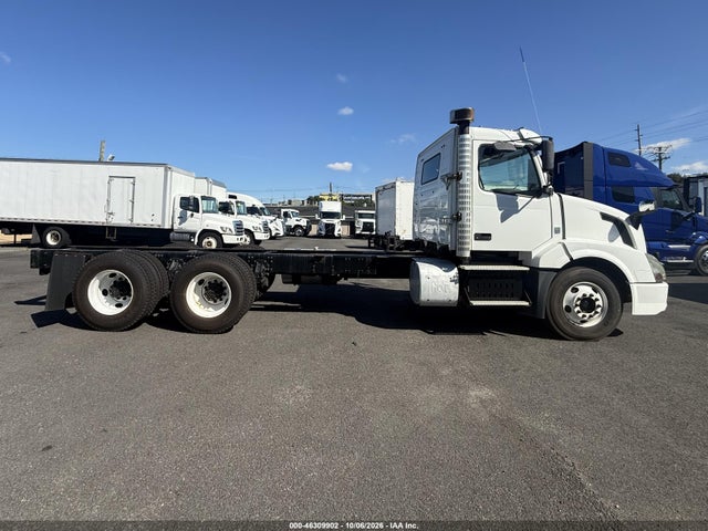 Продаж на аукціоні авто 2017 Volvo Vnl, vin: 4V5NC9DG5HN980297, номер лоту: 46309902