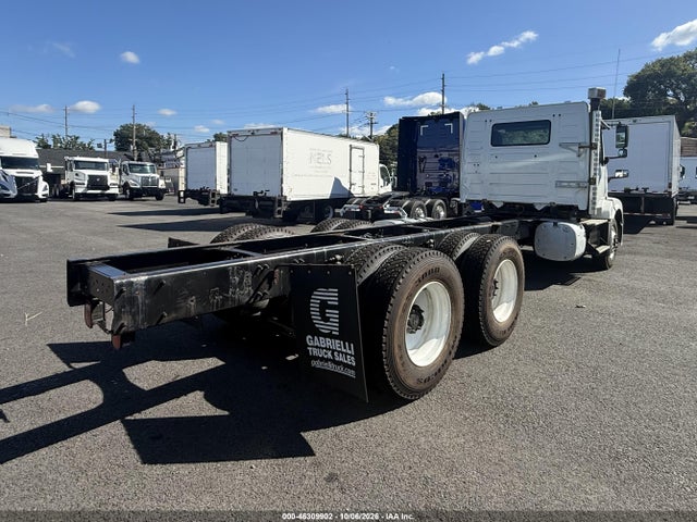 Продаж на аукціоні авто 2017 Volvo Vnl, vin: 4V5NC9DG5HN980297, номер лоту: 46309902