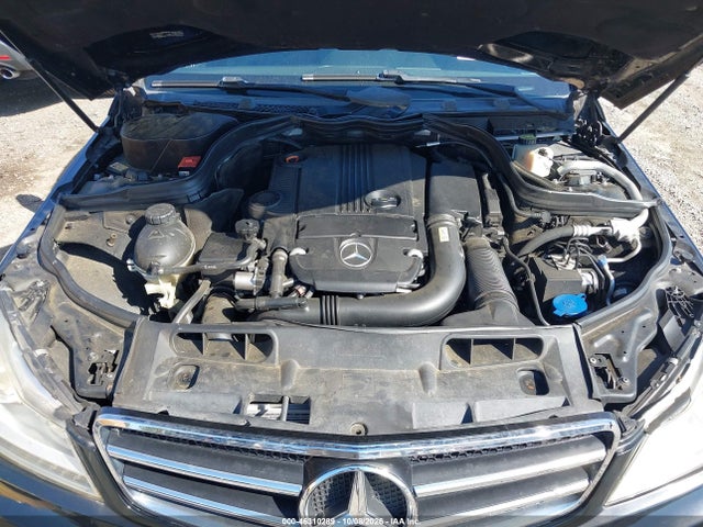 2014 Mercedes-benz C 250 Sport მანქანა იყიდება აუქციონზე, vin: WDDGF4HB2EG256137, აუქციონის ნომერი: 46310289