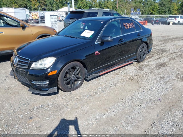 2014 Mercedes-benz C 250 Sport მანქანა იყიდება აუქციონზე, vin: WDDGF4HB2EG256137, აუქციონის ნომერი: 46310289