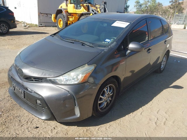Toyota Prius V Four 2015 JTDZN3EU4FJ026951 Image 2