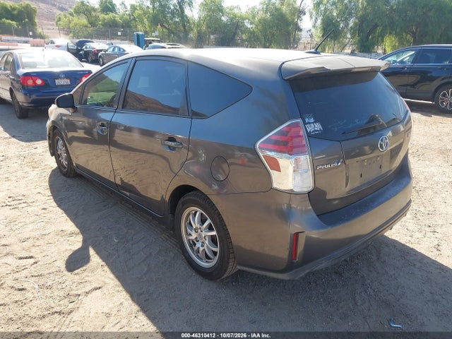 Toyota Prius V Four 2015 JTDZN3EU4FJ026951 Image 3