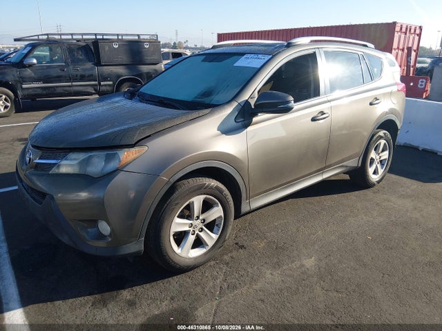 Toyota Rav4 Xle 2014 JTMWFREV1ED030593 Image 2