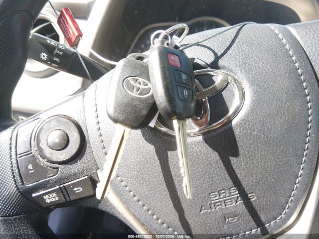 JTMZFREV9FJ039431 Toyota RAV4 LE
