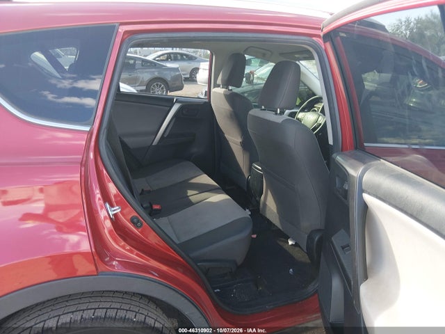 JTMZFREV9FJ039431 Toyota RAV4 LE