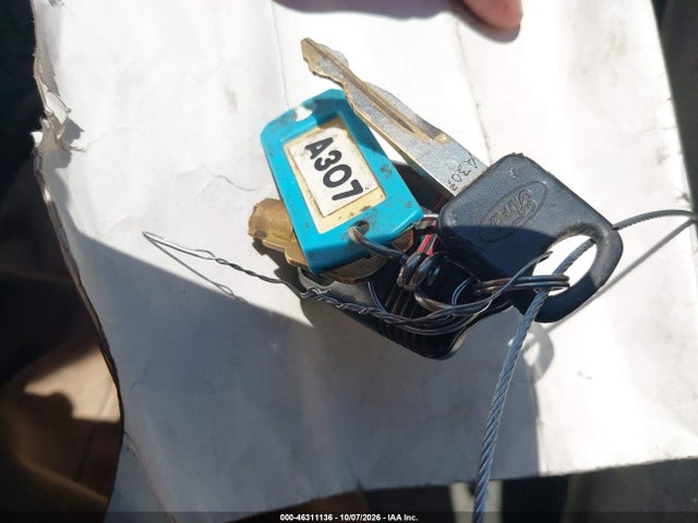 46311136 :رقم المزاد ، 1FDNF21S33EA66674 vin ، 2003 Ford F250 Super Duty مزاد بيع
