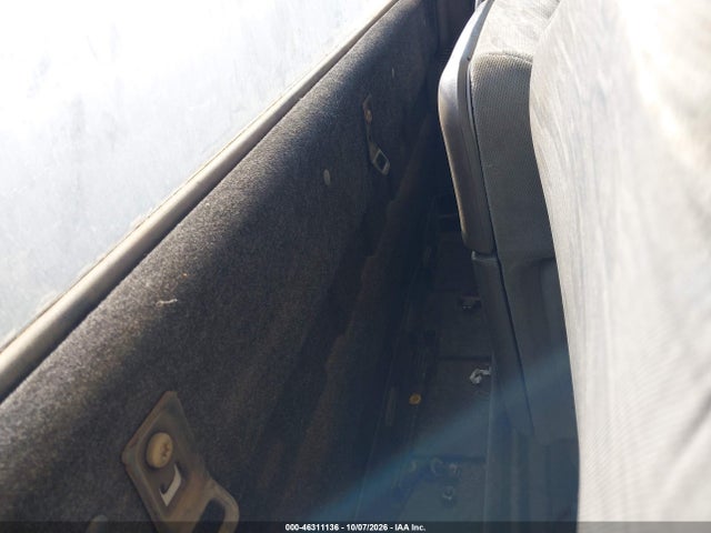 46311136 :رقم المزاد ، 1FDNF21S33EA66674 vin ، 2003 Ford F250 Super Duty مزاد بيع