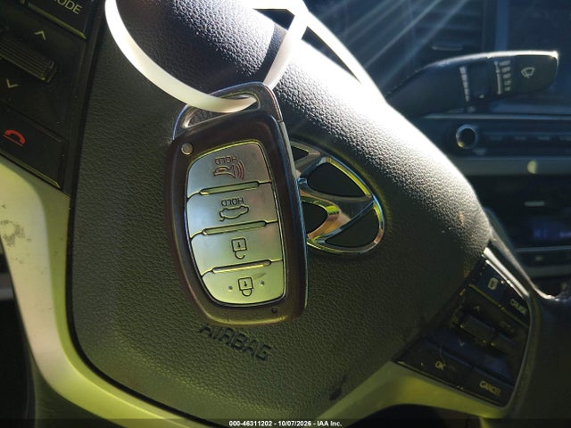 46311202 :رقم المزاد ، 5NPD84LF5HH042468 vin ، 2017 Hyundai Elantra Se مزاد بيع