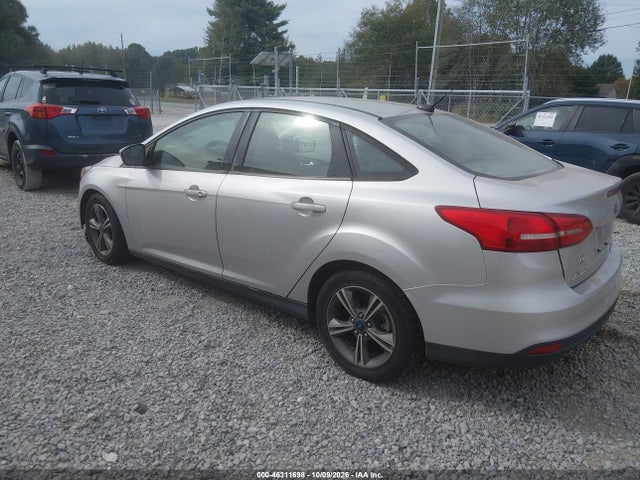 Ford FOCUS SE 2018 1FADP3FE5JL265715 Image 3