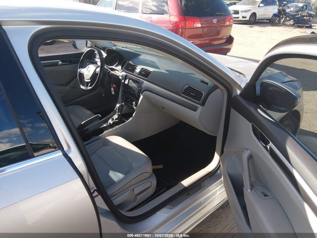 1VWDT7A31HC078272 Volkswagen Passat 1.8t R-line
