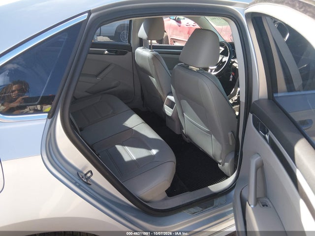 1VWDT7A31HC078272 Volkswagen Passat 1.8t R-line
