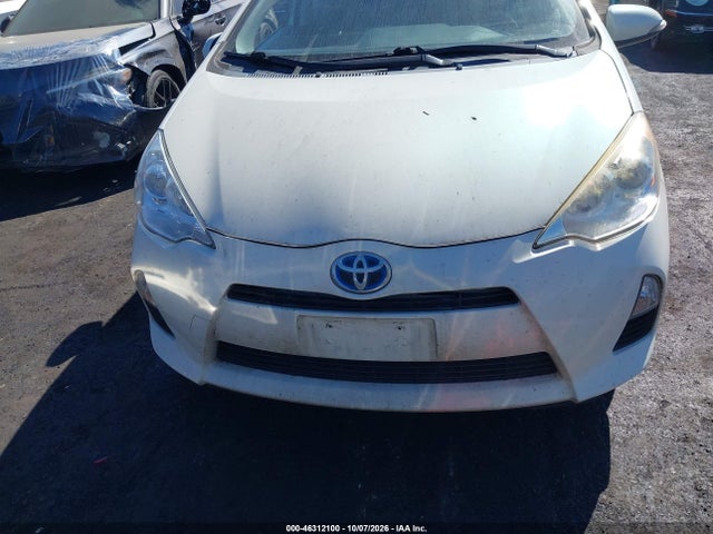 Toyota Prius C Two 2014 JTDKDTB33E1562496 Image 12