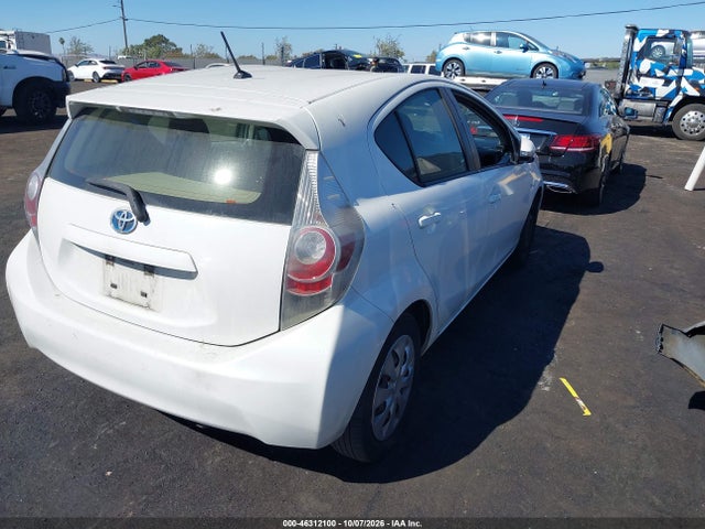 Toyota Prius C Two 2014 JTDKDTB33E1562496 Image 4