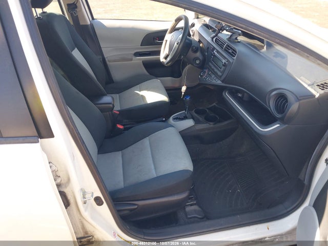 Toyota Prius C Two 2014 JTDKDTB33E1562496 Image 5
