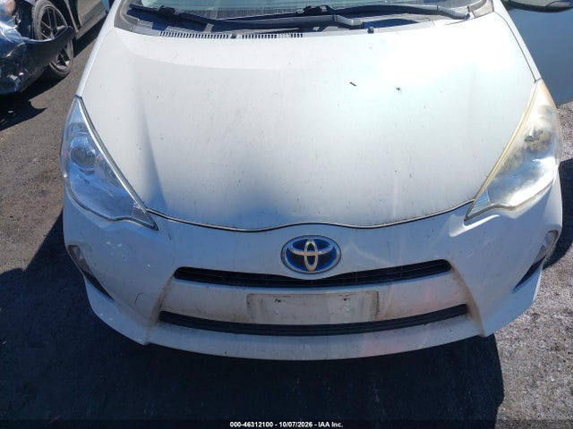 Toyota Prius C Two 2014 JTDKDTB33E1562496 Image 6