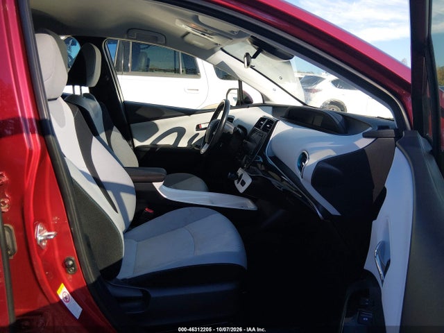 Toyota Prius Three 2018 JTDKARFU4J3549981 Image 17