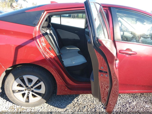 Toyota Prius Three 2018 JTDKARFU4J3549981 Image 8