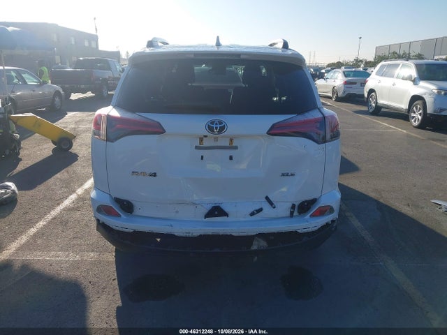 Toyota Rav4 Xle 2017 JTMWFREV4HJ705195 Image 17