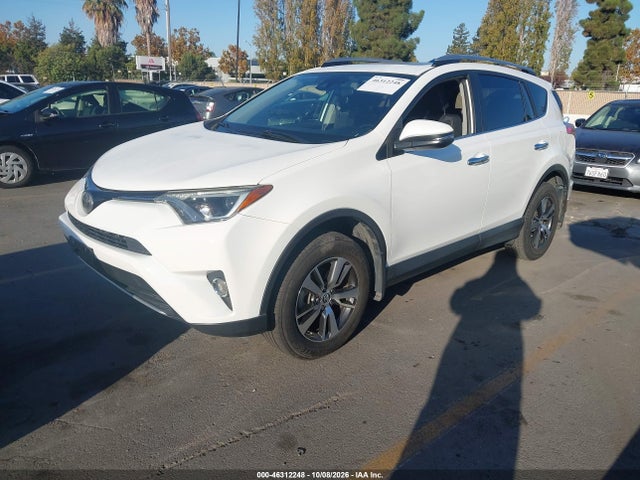 Toyota Rav4 Xle 2017 JTMWFREV4HJ705195 Image 2