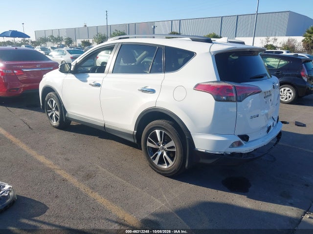 Toyota Rav4 Xle 2017 JTMWFREV4HJ705195 Image 3