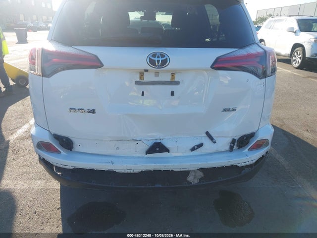Toyota Rav4 Xle 2017 JTMWFREV4HJ705195 Image 6