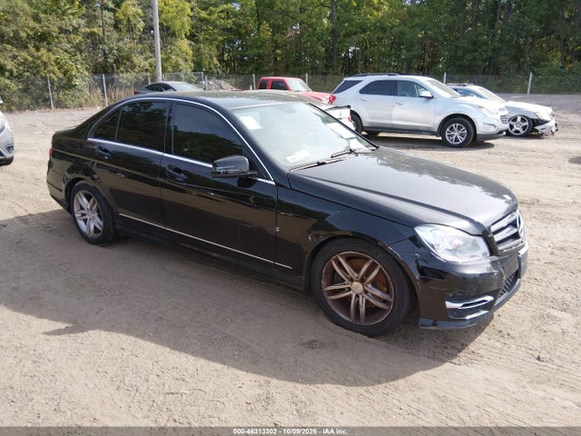 2014 Mercedes-benz C 300 Sport 4matic მანქანა იყიდება აუქციონზე, vin: WDDGF8AB1EA893122, აუქციონის ნომერი: 46313302