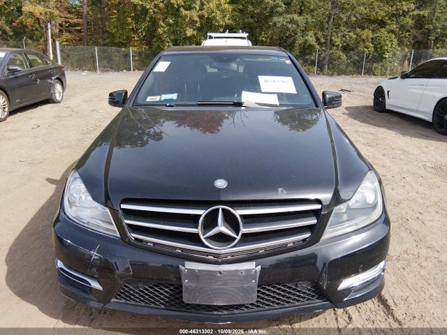 2014 Mercedes-benz C 300 Sport 4matic მანქანა იყიდება აუქციონზე, vin: WDDGF8AB1EA893122, აუქციონის ნომერი: 46313302