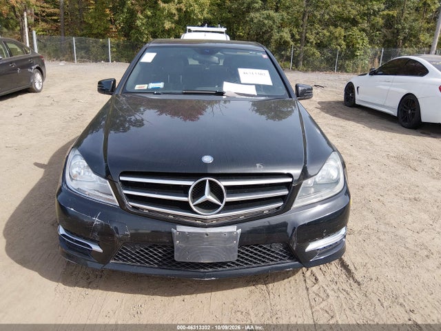 2014 Mercedes-benz C 300 Sport 4matic მანქანა იყიდება აუქციონზე, vin: WDDGF8AB1EA893122, აუქციონის ნომერი: 46313302