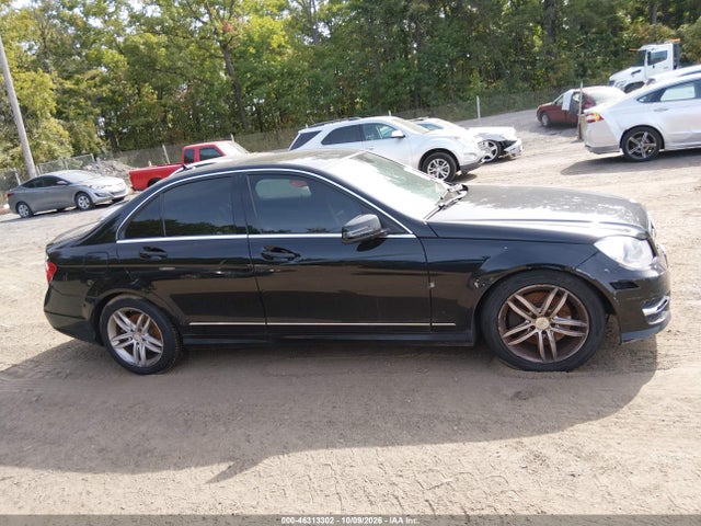 2014 Mercedes-benz C 300 Sport 4matic მანქანა იყიდება აუქციონზე, vin: WDDGF8AB1EA893122, აუქციონის ნომერი: 46313302