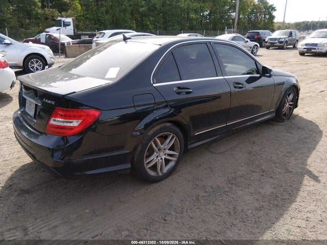 2014 Mercedes-benz C 300 Sport 4matic მანქანა იყიდება აუქციონზე, vin: WDDGF8AB1EA893122, აუქციონის ნომერი: 46313302