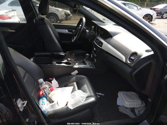 2014 Mercedes-benz C 300 Sport 4matic მანქანა იყიდება აუქციონზე, vin: WDDGF8AB1EA893122, აუქციონის ნომერი: 46313302