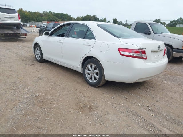 46313520 :رقم المزاد ، 4T1BF3EK5BU770060 vin ، 2011 Toyota Camry Le مزاد بيع