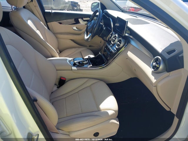 46313570 :رقم المزاد ، WDC0G4JB7HV006714 vin ، 2017 Mercedes-benz Glc 300 مزاد بيع