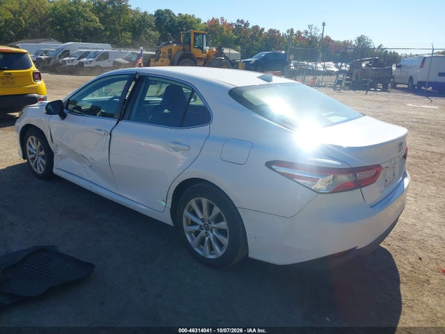 46314041 :رقم المزاد ، 4T1B11HK7KU759415 vin ، 2019 Toyota Camry Le مزاد بيع