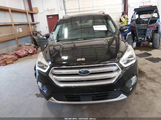 1FMCU9J9XKUC04055 Ford Escape Titanium