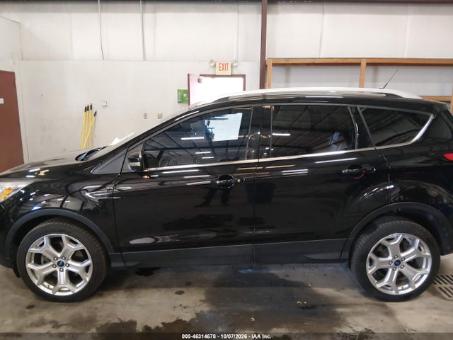 1FMCU9J9XKUC04055 Ford Escape Titanium