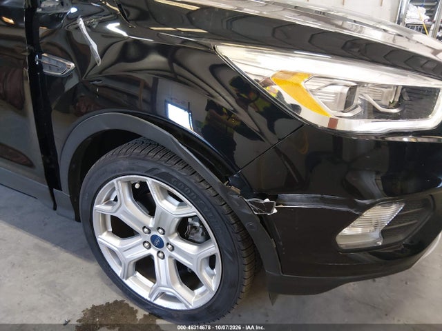 1FMCU9J9XKUC04055 Ford Escape Titanium