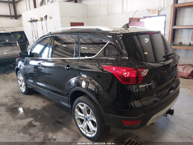 1FMCU9J9XKUC04055 Ford Escape Titanium