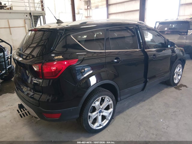 1FMCU9J9XKUC04055 Ford Escape Titanium